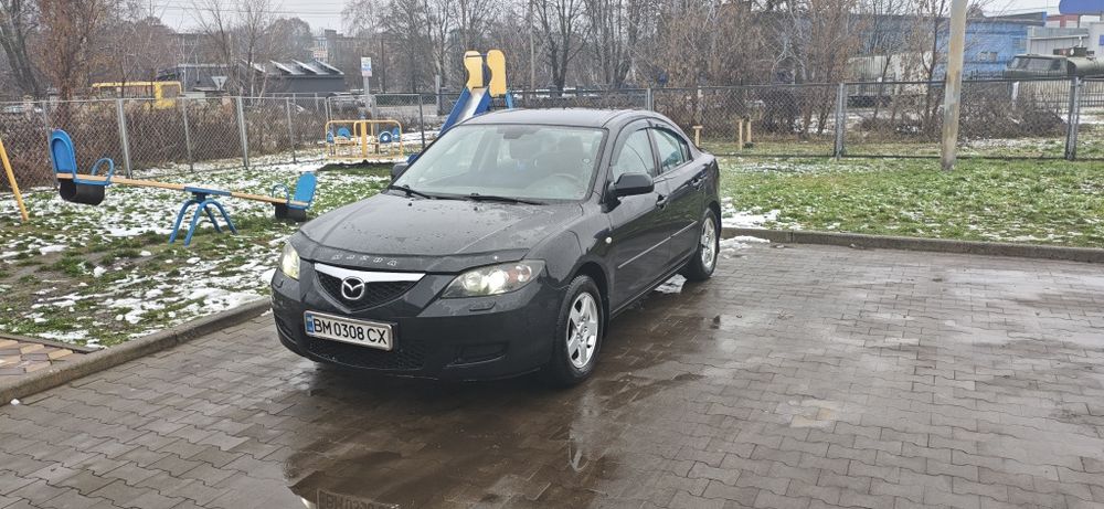 Мазда 3 седан чорний