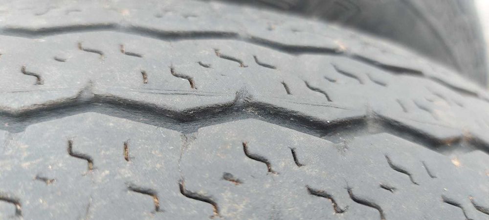 Pneus carrinha em bom estado