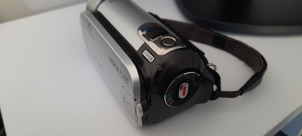 Камера Canon Legria FS200