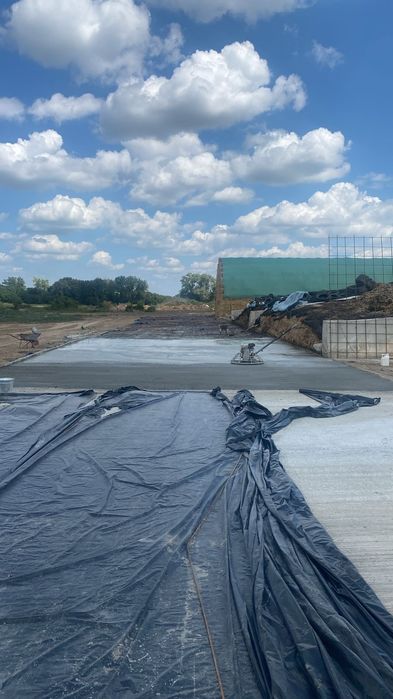 Бетонування майданчиків, бетонирование площадок. Промислові підлоги, промышленные полы, бордюри, фундаменти під ключ. Бетонні роботи