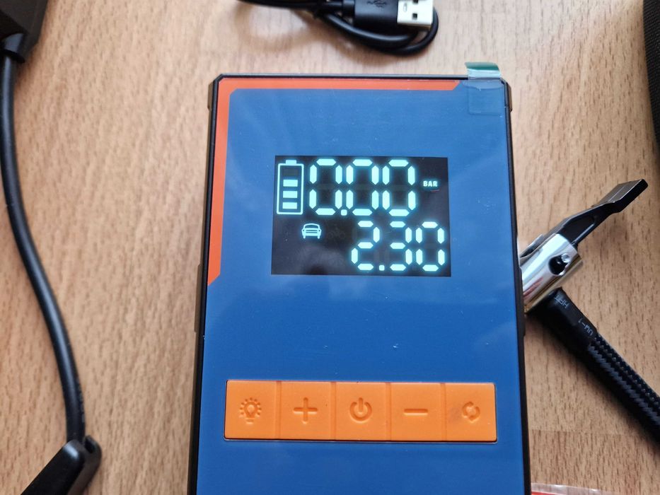 Jump starter z kompresorem