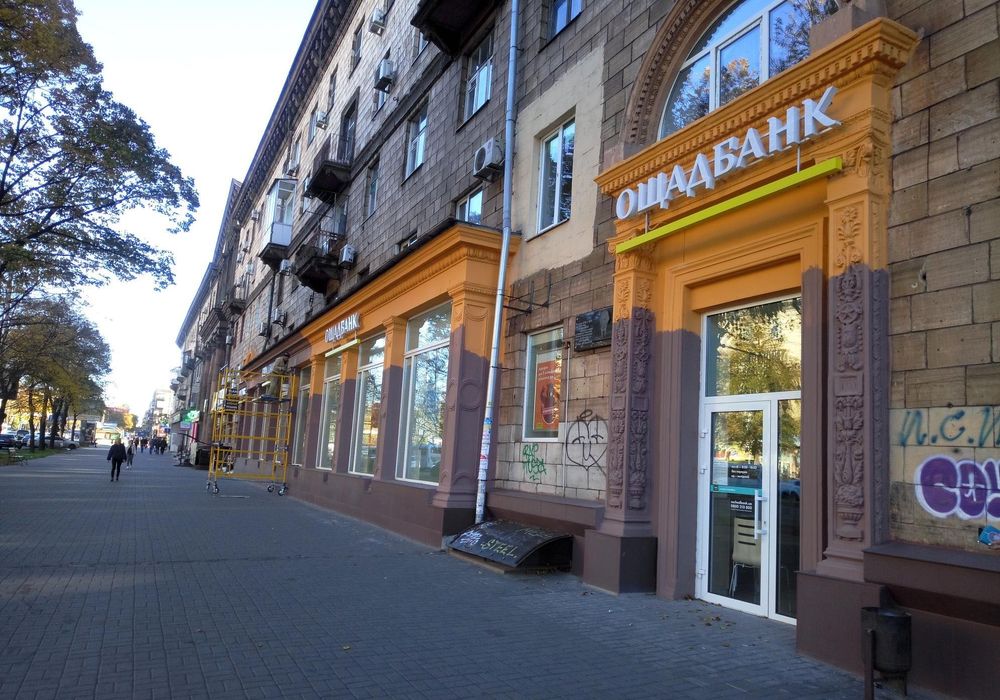 Продаж фасадного приміщення 222м2 з орендарем-банком (Центр, 9% ROI)