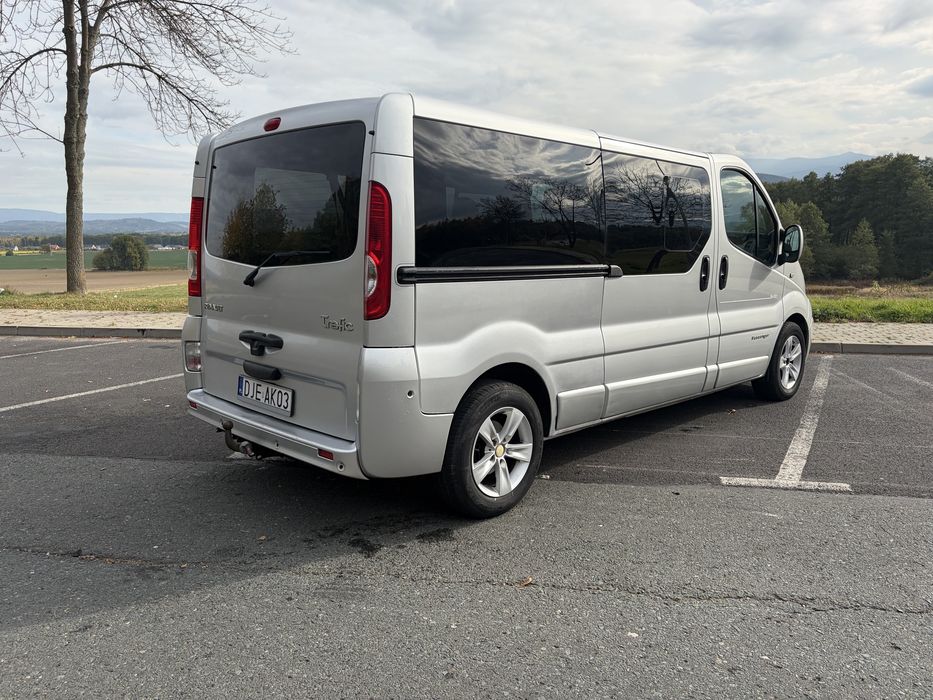 Renault Trafic oryginalny Black Edition L2H1 salon Polska 9 osób
