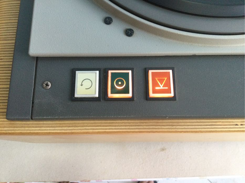 Gira discos EMT 948.