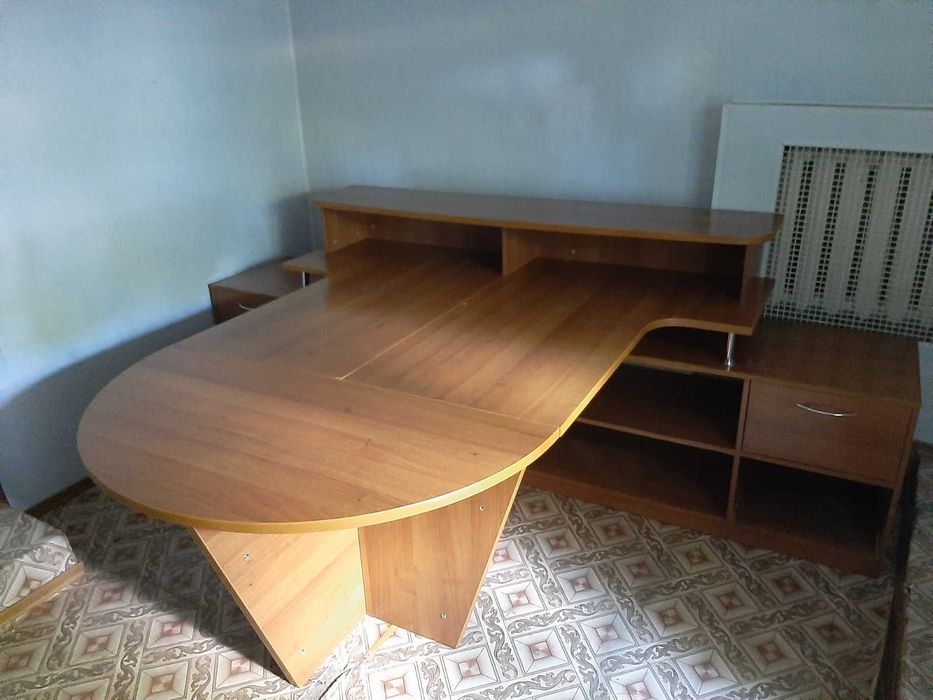 Комплект офісних меблів