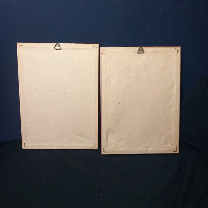 Duas molduras de madeira