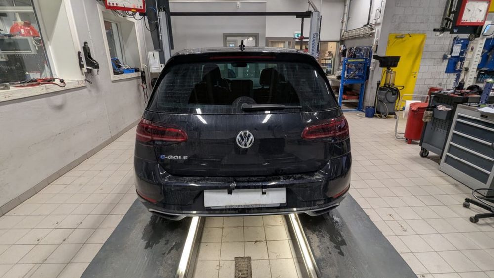 Volkswagen e-Golf 2020 (36 kw/шкіра/дінаудіо/клімат/круіз/лед панель)