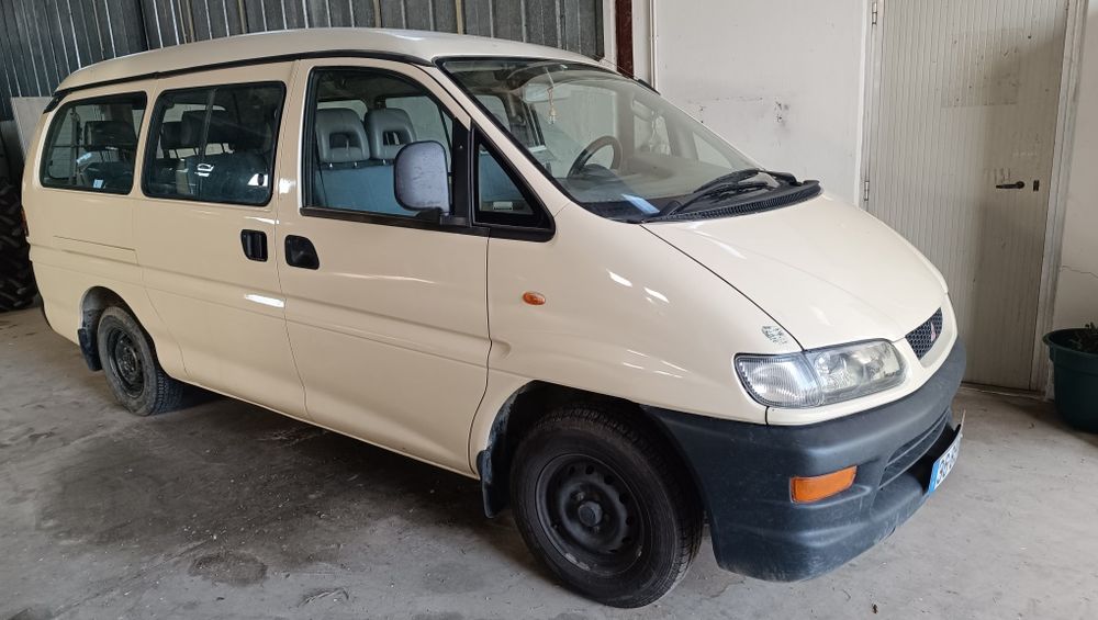 Carrinha Mitsubishi 9 lugares