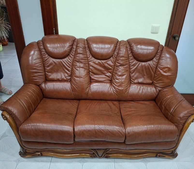 Sofá cama em pele excelente estado