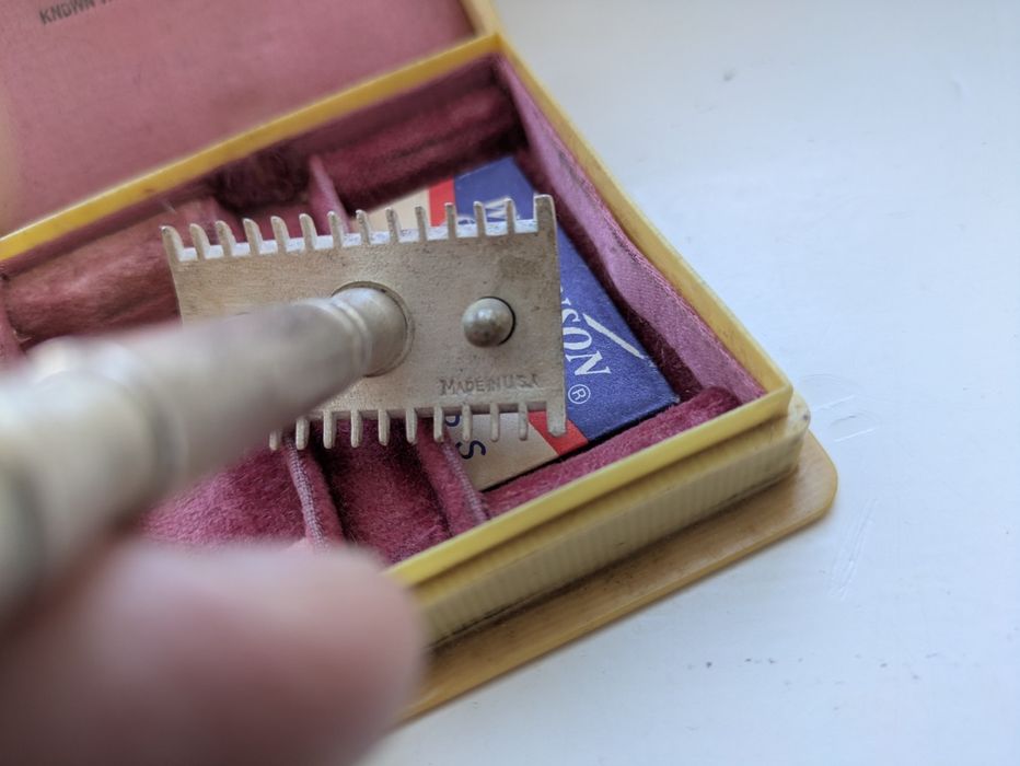 Бритва станок т-подібна  Gillette made in USA