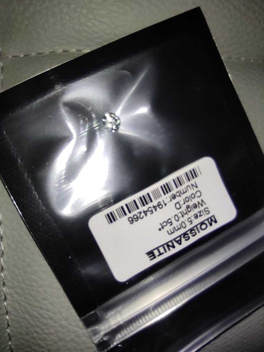 Алмаз муассанит 0.5 карат Moissanite