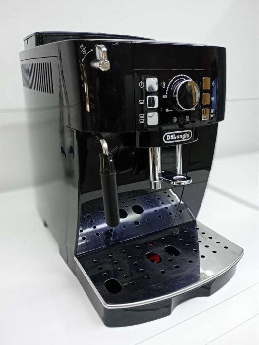 Кавомашина DeLonghi Magnifica S ECAM 21. 116 B з Німечинни Б\В