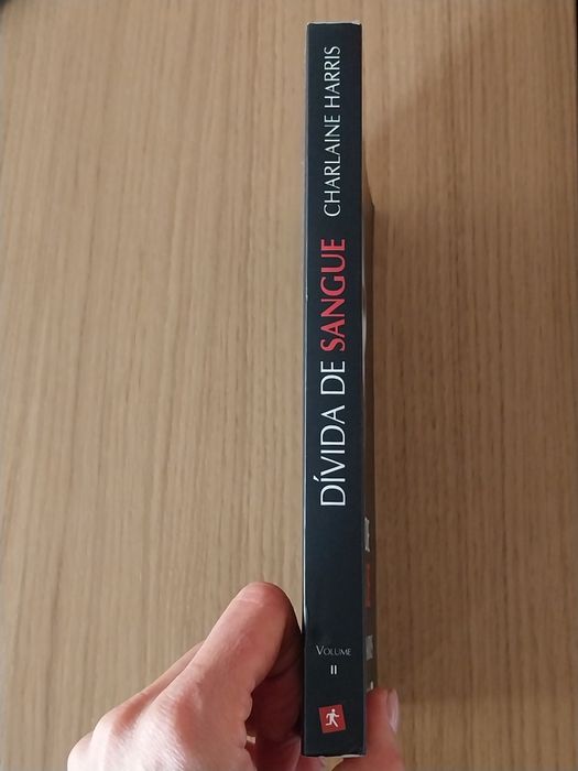 Livro "Dívida de Sangue" da autora Charlaine Harris