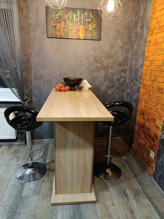 Продаю стіл барний+2 стільці