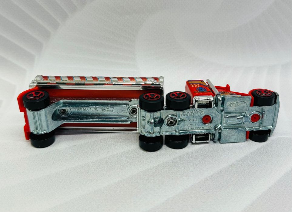 Рятувальний тягач трак Хот Вілс Hot Wheels Fire Rescue