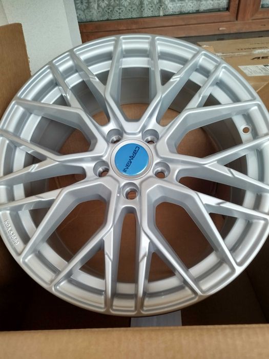 A826#Alufelgi Nowe 18" 5x112 Et 45 8J Vw Skoda Audi Seat Cupra