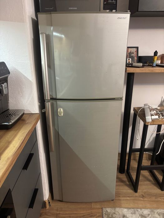 Lodówka sharp 150 cm