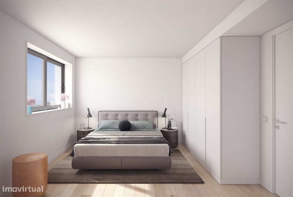 Apartamento T2 com Varanda e Garagem em Ramalde/Porto