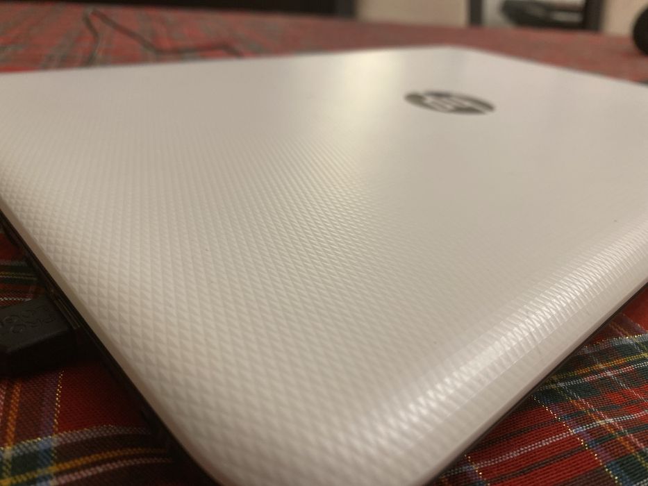 HP - Laptop Branco - Computador Portátil c/ disco SSD 240GB