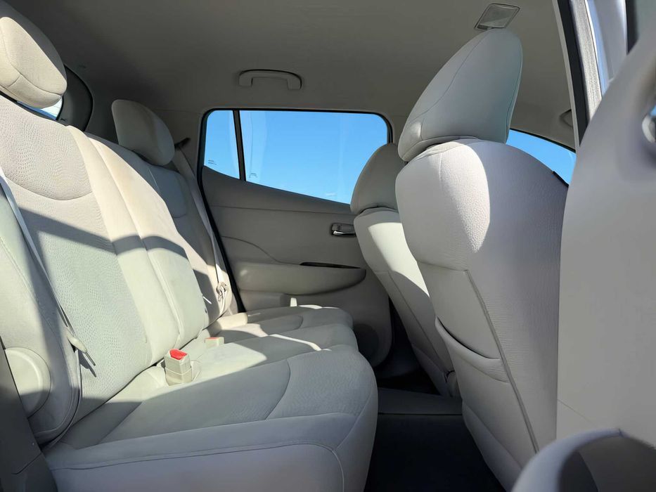 Nissan LEAF SV      2015