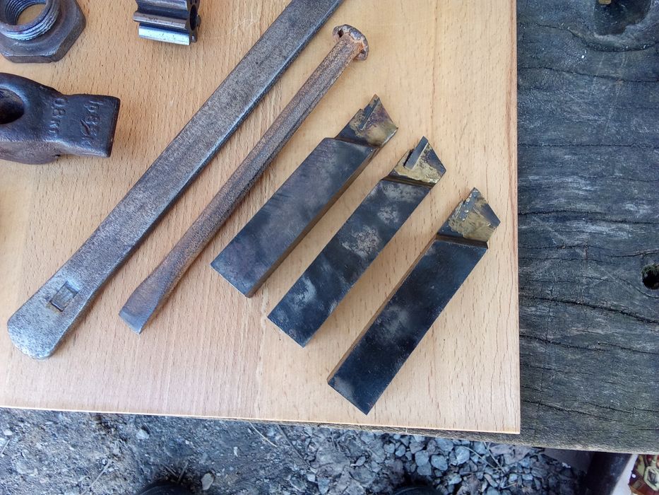 Інструмент різний