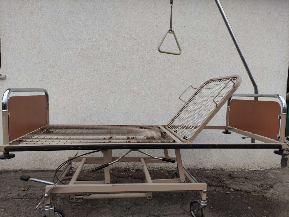 Медицинське ліжко