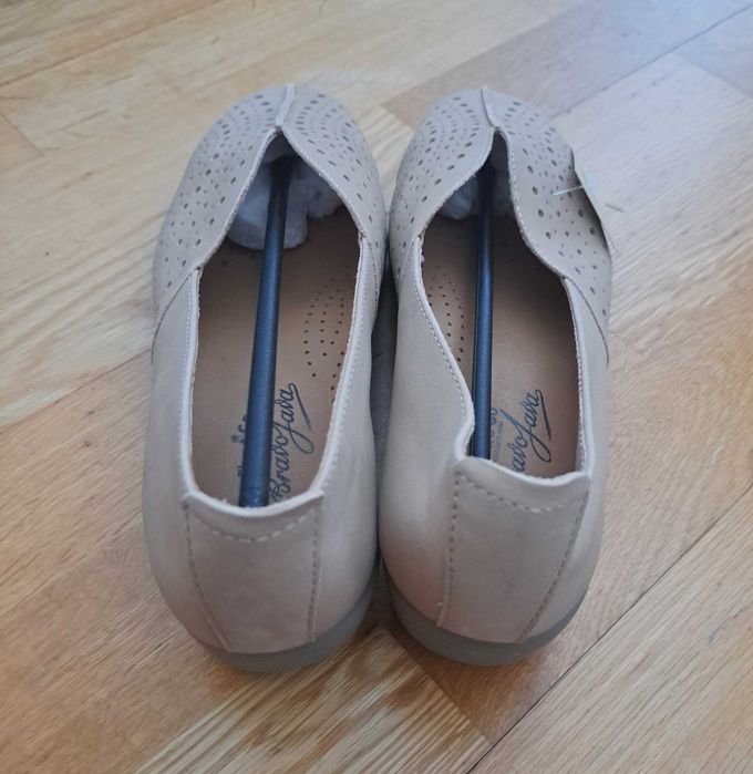 Sapatos bege - Marca “Flex&Go” - Tamanho 40 - Novas!