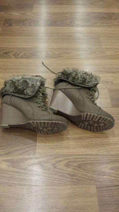Buty damskie na koturnie