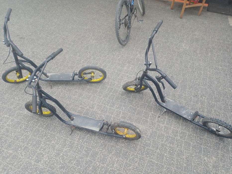 Sprzedam hulajnogi w kolorze czarnym koła pompowane