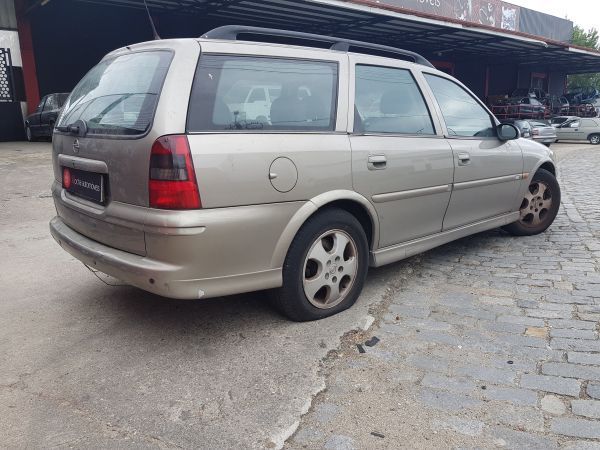 Para Peças Opel Vectra B Combi (J96)