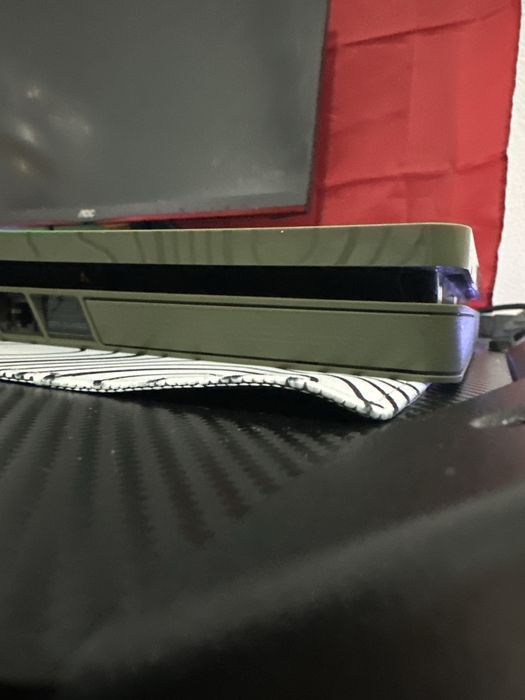 PS4 Slim – liga e desliga (para peças ou arranjo)