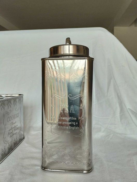 Caixas metálicas para biscoitos e chá