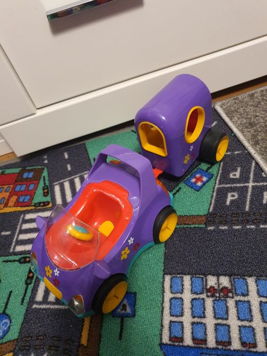 Sprzedam interaktywne autko z przyczepą