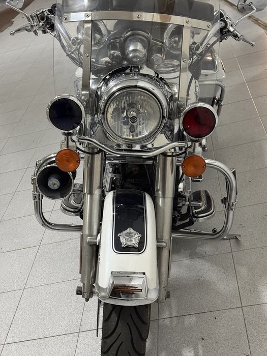 Harley davidson road king police