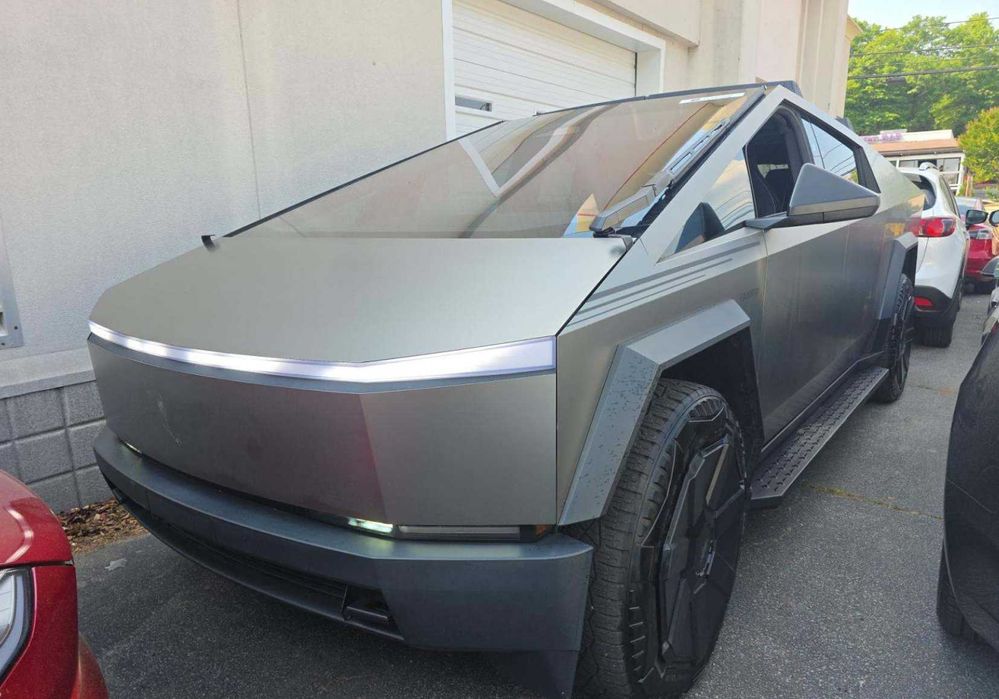 Tesla Cybertruck Cyberbeast 2024 з ПДВ