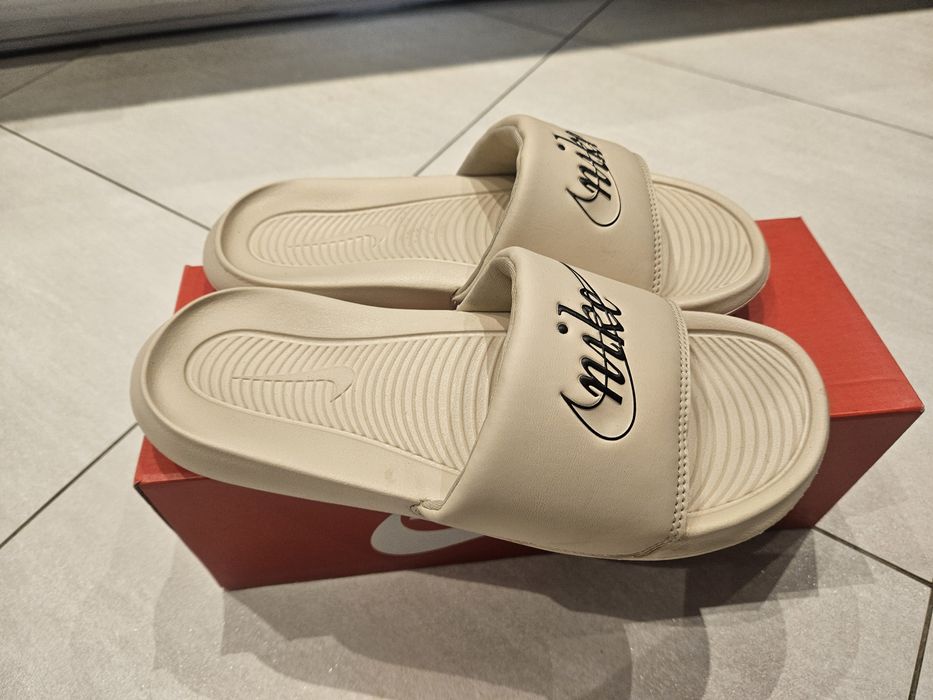 Nike r 38 24 24,5cm wkl beżowe damskie klapki stan jak nowe