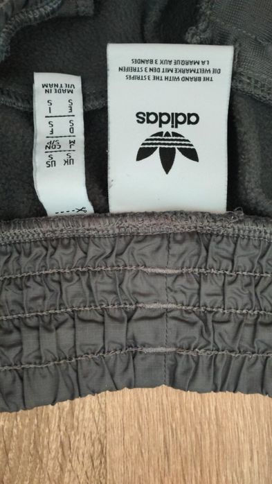 Спортивки Adidas на лампасах (S)