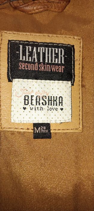 Женская кожаная куртка-бомбер от бренда Bershka