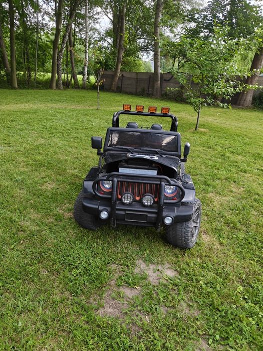 Jeep na akumulator