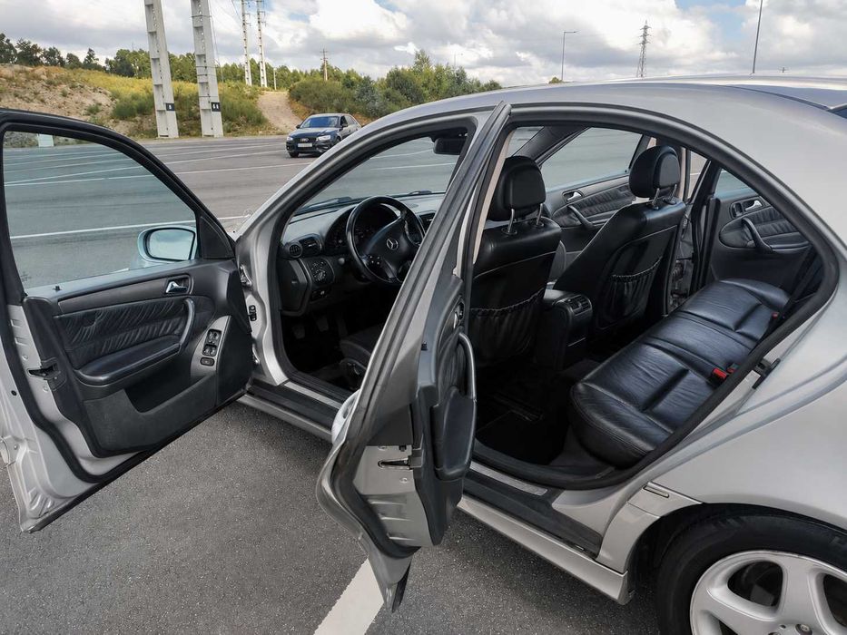 Mercedes-Benz C220 CDI Avantgarde (2001) – IUC Antigo – Caixa Manual
