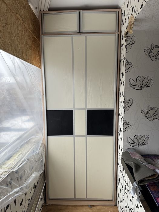 ліжко складне з кріпленням до стіни