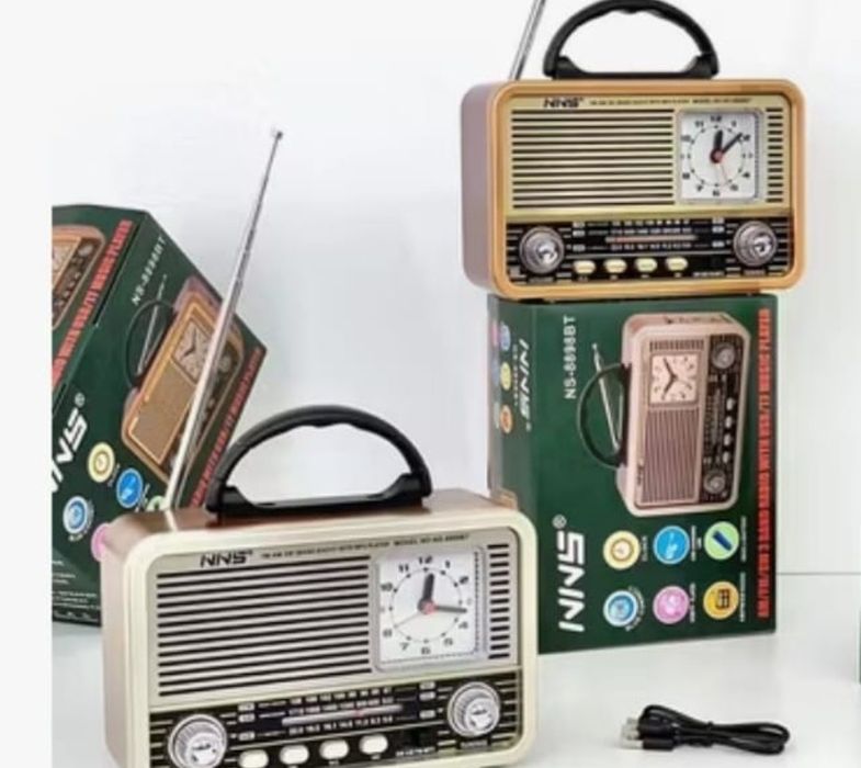 Radio portátil retro com acumulador interno de baterias