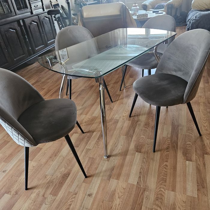Stol szklany z krzeslami 4 szt.