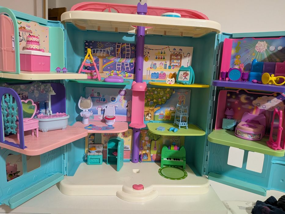 Gabby's dollhouse