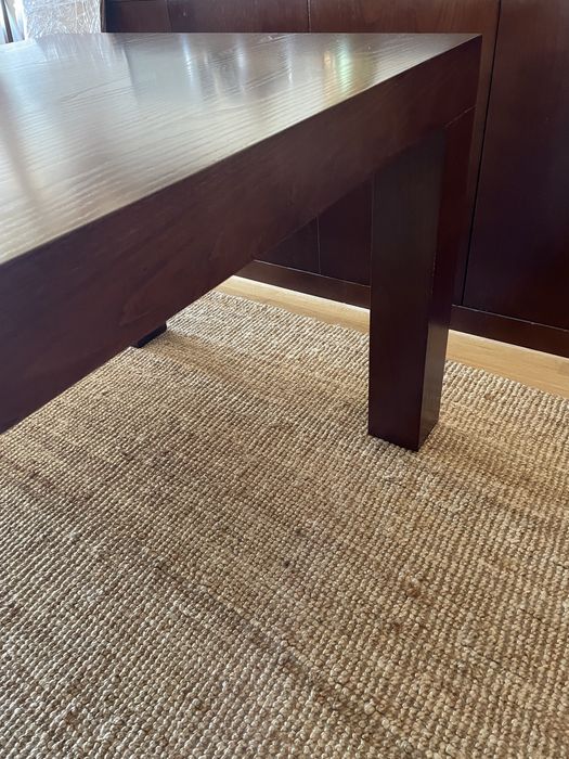 Mesa de jantar em madeira