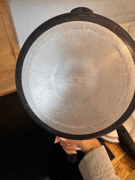 Panela de Pressão Tramontina Preta 4,5L Antiaderente Como Nova