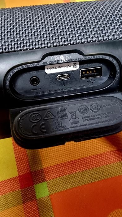 Coluna JBL Charge Essential em bom estado