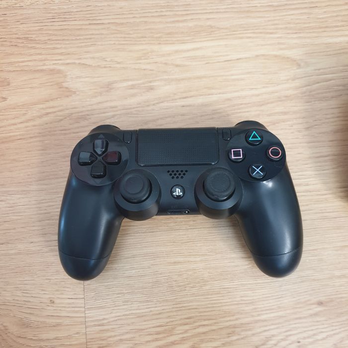 Playstation 4 + 2 Comandos + Carregador