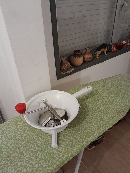 Vendo Passe-vite para Legumes MOULINEX muito bonito como novo