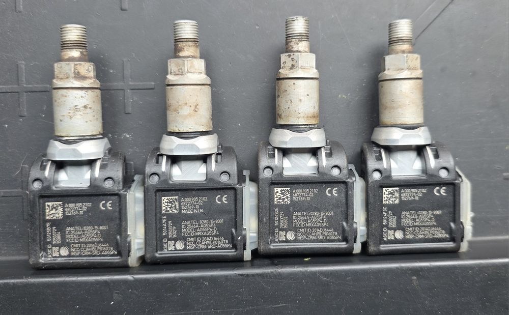 ## Czujniki ciśnienia Mercedes 4szt ##